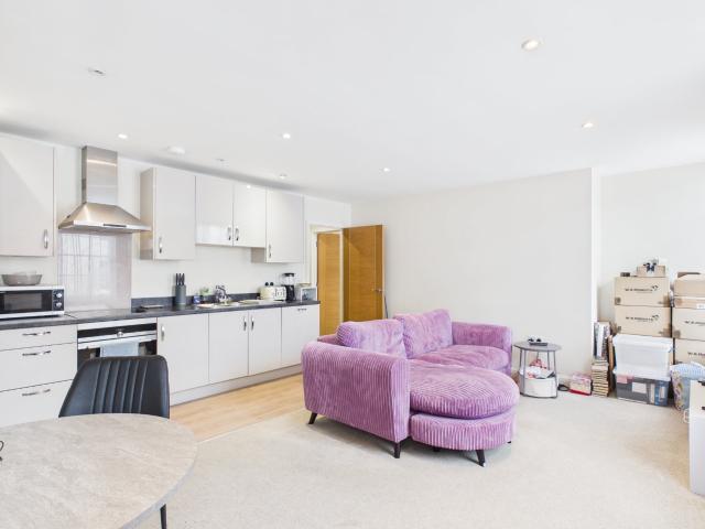 Flat for rent in Ewens Farm, Golden Valley