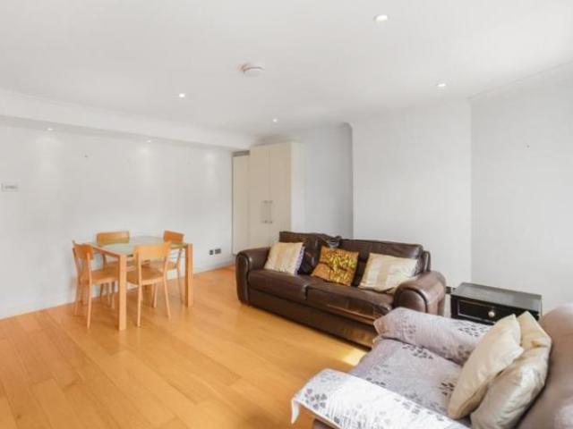 Flat for rent in St. John's Wood, Greater London
