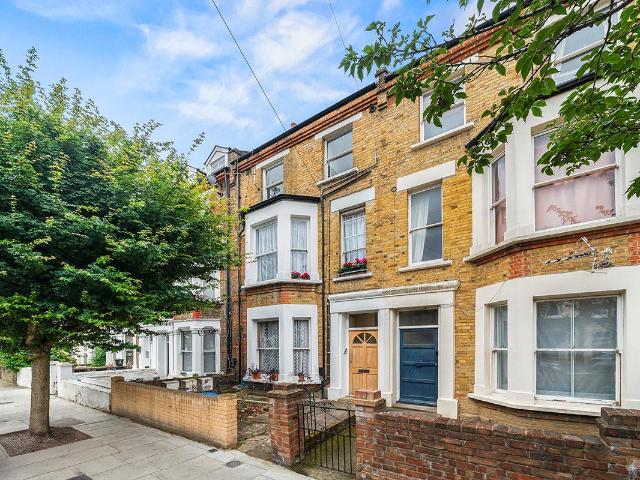 Flat for rent in Kensal Town, Greater London