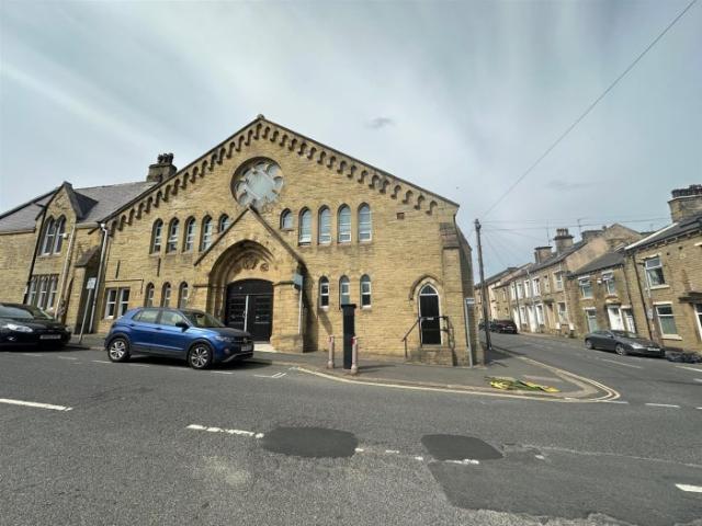Flat for rent in Claremount, Halifax