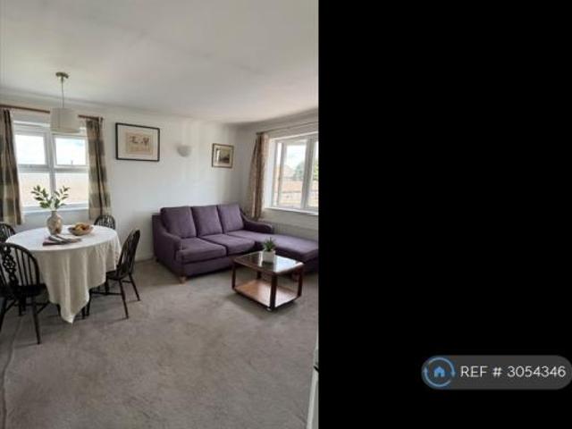 Flat for rent in Walton-on-Thames, Surrey