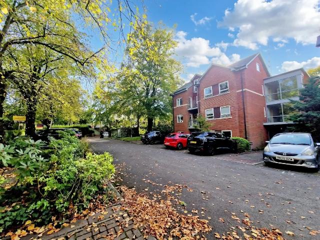 Flat for rent in Heaton Park, Bury