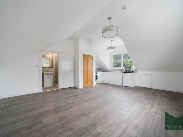 Flat for rent in Chingford, Greater London