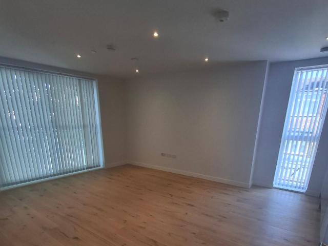 Apartment for rent in Blackhills, Surrey