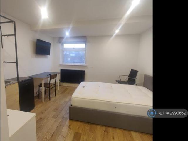Flat for rent in Hendon, Greater London