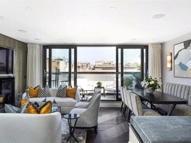 Flat for rent in South Kensington, Greater London