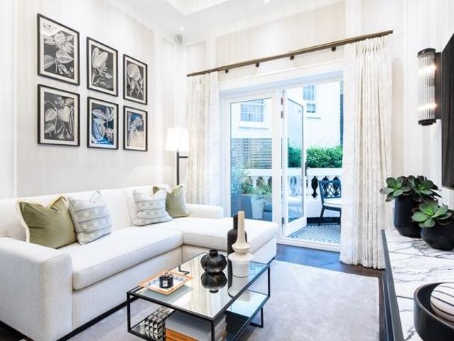 Flat for rent in South Kensington, Greater London