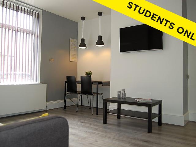 Flat for rent in Huddersfield, West Yorkshire