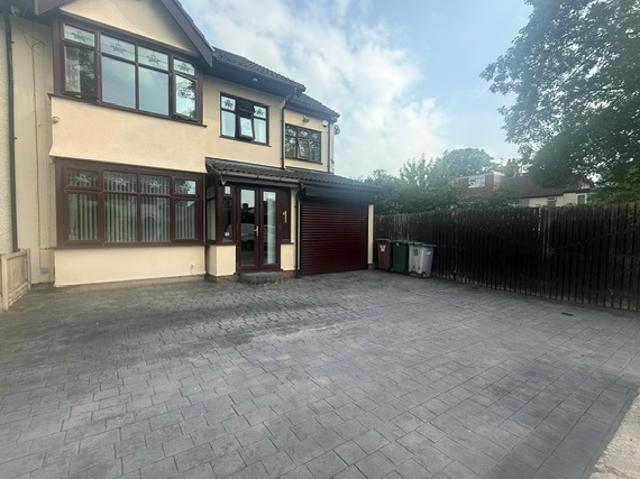 Flat for rent in Bromborough, Wirral