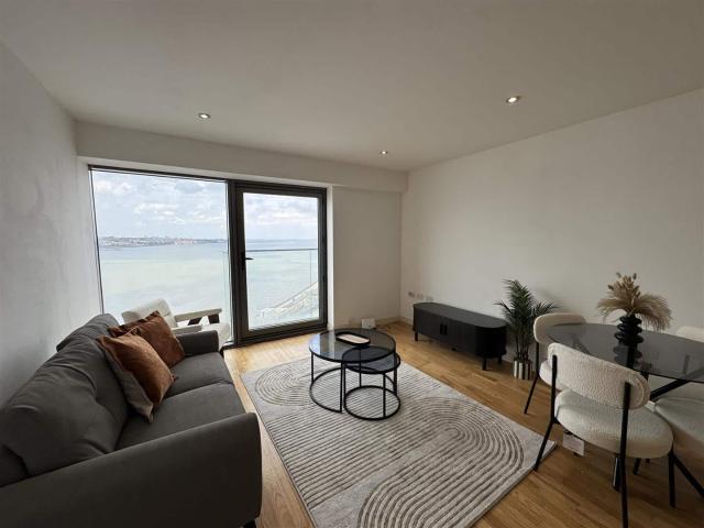 Flat for rent in Calderstones