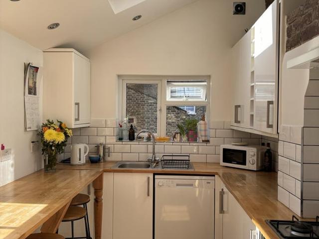 Flat for rent in London Borough of Southwark, Greater London