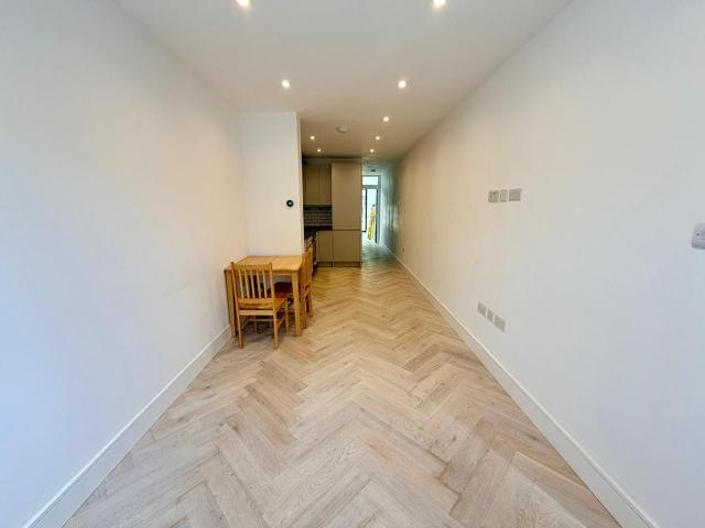 Flat for rent in Pinner, Greater London