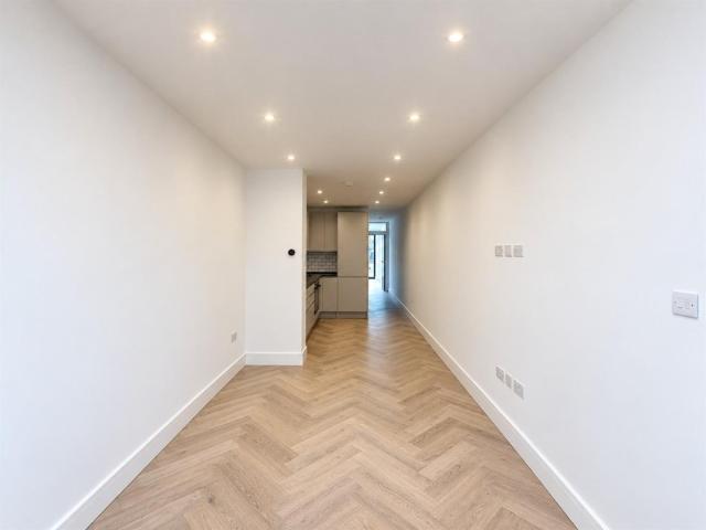 Flat for rent in London Borough of Harrow, Greater London