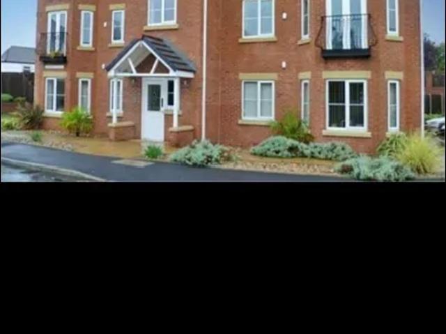 Flat for rent in Hollins, Bury
