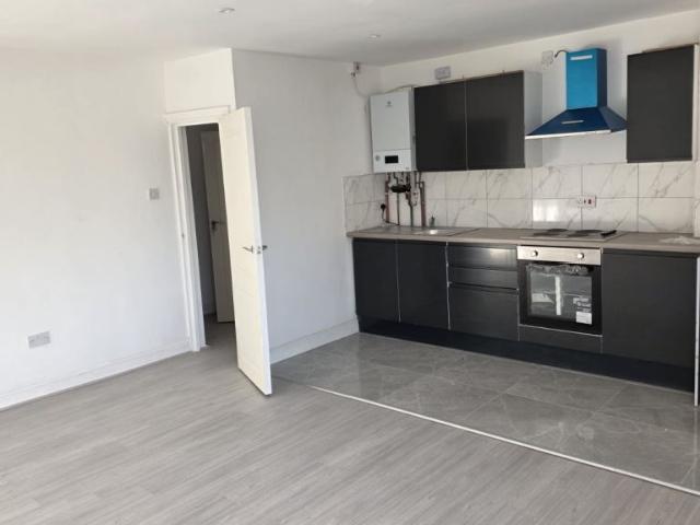 Flat for rent in Dixons Green, West Midlands