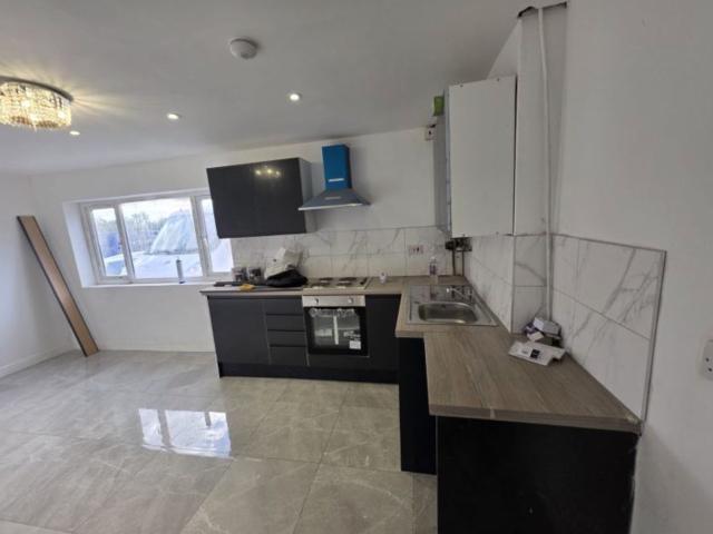 Flat for rent in Dixons Green, West Midlands