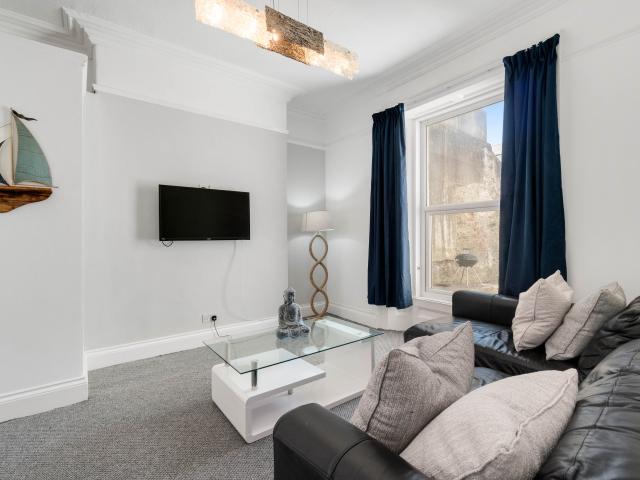 Flat for rent in Greenbank, Mount Wise
