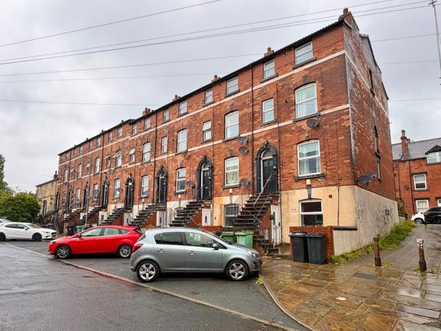 Flat for rent in Woodhouse Cliff, Leeds