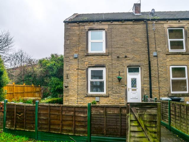 Flat for rent in Bruntcliffe, Leeds