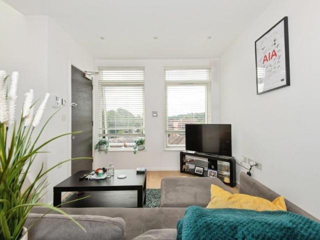 Flat for rent in London Borough of Croydon, Greater London