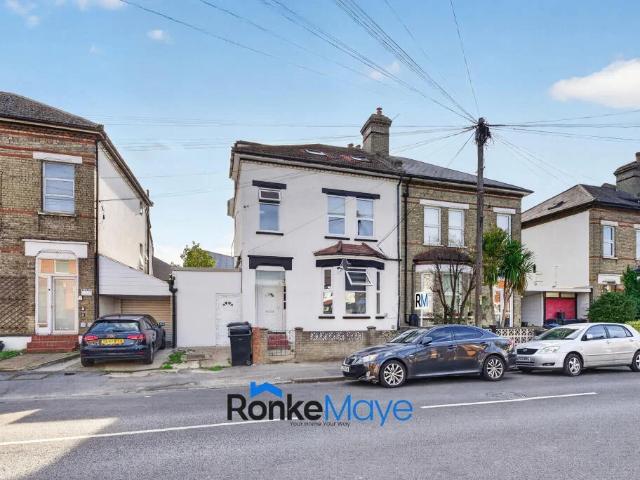 Flat for rent in London Borough of Croydon, Greater London