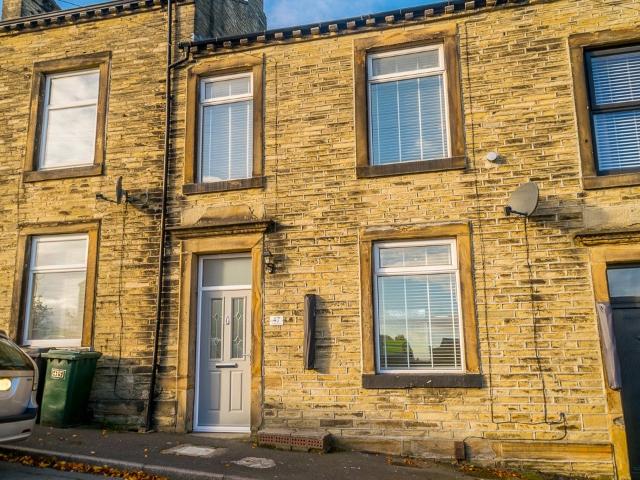 Flat for rent in Hightown, West Yorkshire