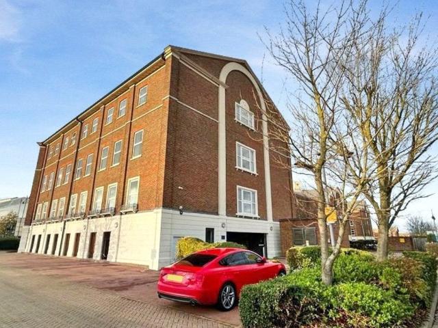 Flat for rent in Brompton, Gillingham