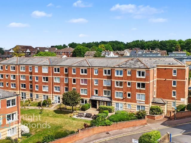 Flat for rent in Vinters Park, Midway