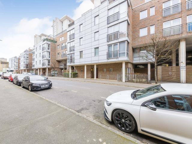 Flat for rent in Portsea, City Of Portsmouth