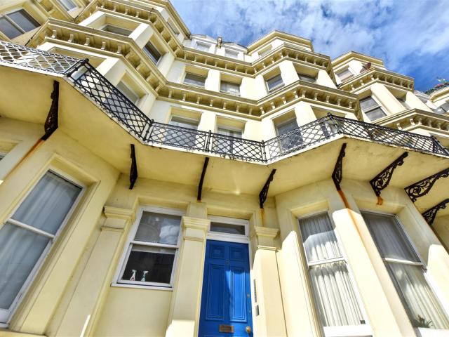 Flat for rent in Roselands, Eastbourne