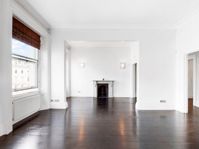 Flat for rent in South Kensington, Greater London