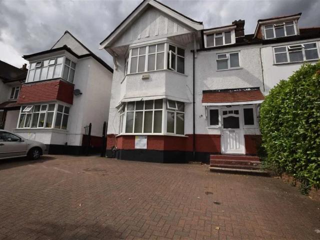 Flat for rent in Hendon Central, Greater London