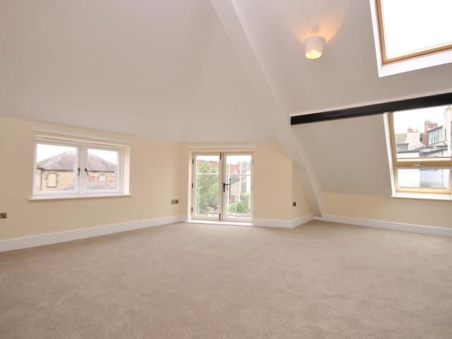 Flat for rent in East Sheen, Greater London