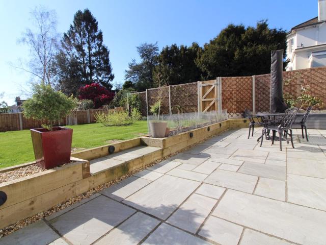 Flat for rent in St James, Sandown Park