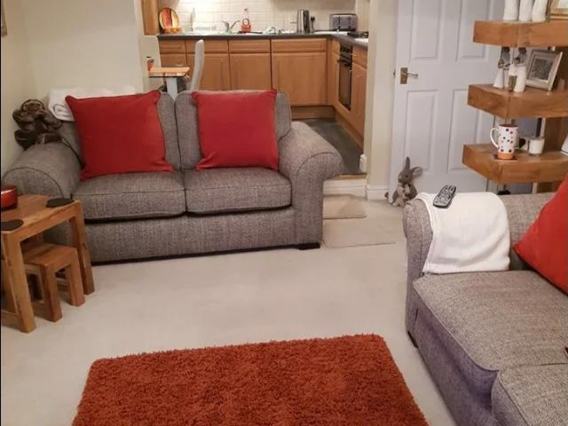 Flat for rent in Waterfront, Calderstones