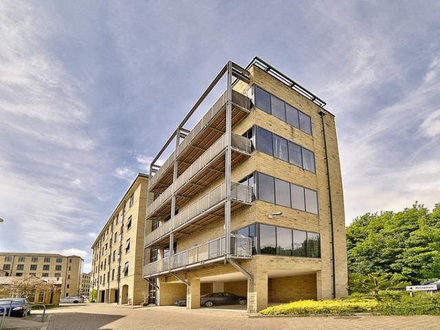Flat for rent in Huddersfield, West Yorkshire