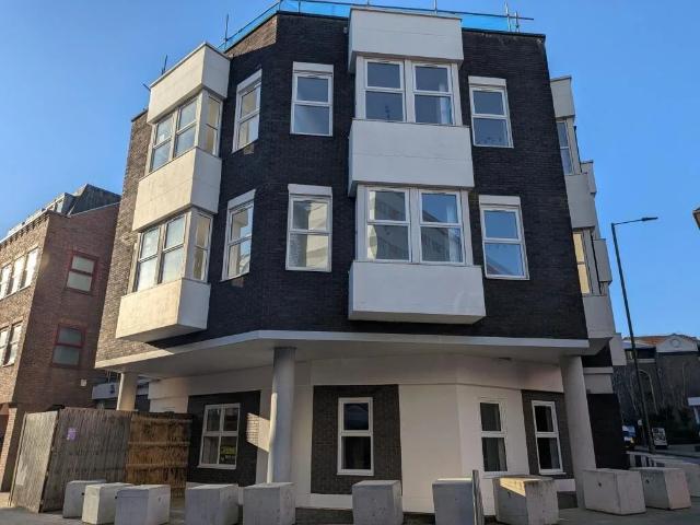 Flat for rent in Red Hill, Surrey