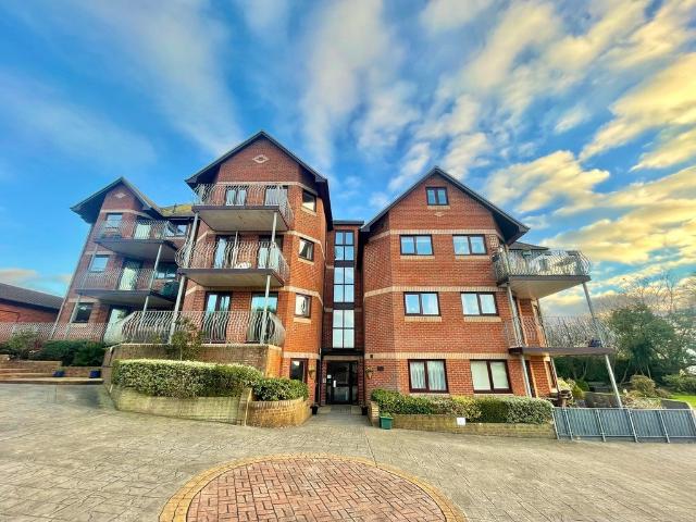Flat for rent in Withycombe, Budlake
