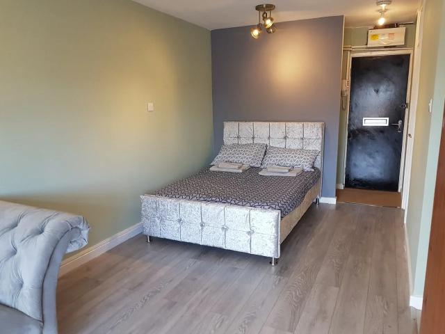 Flat for rent in Sydenham, Green Close