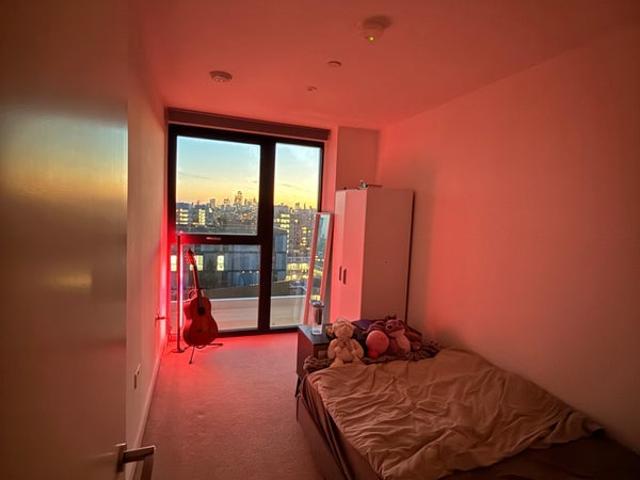 Flat for rent in London Borough of Tower Hamlets, Greater London