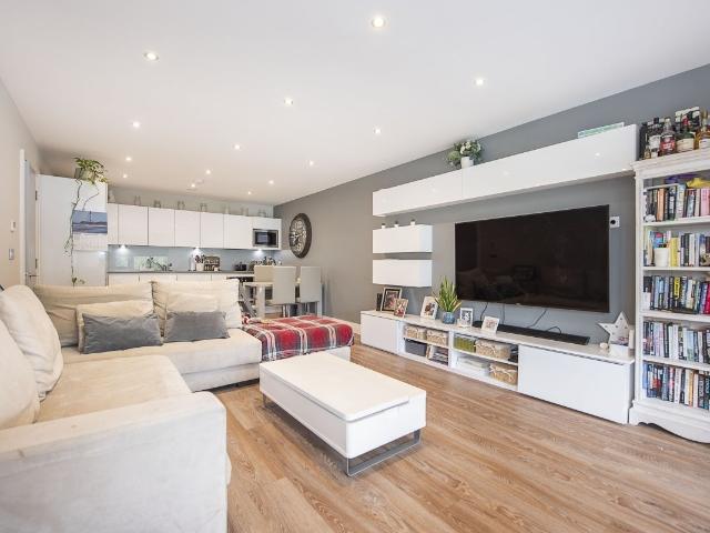 Flat for rent in St Margarets, Greater London