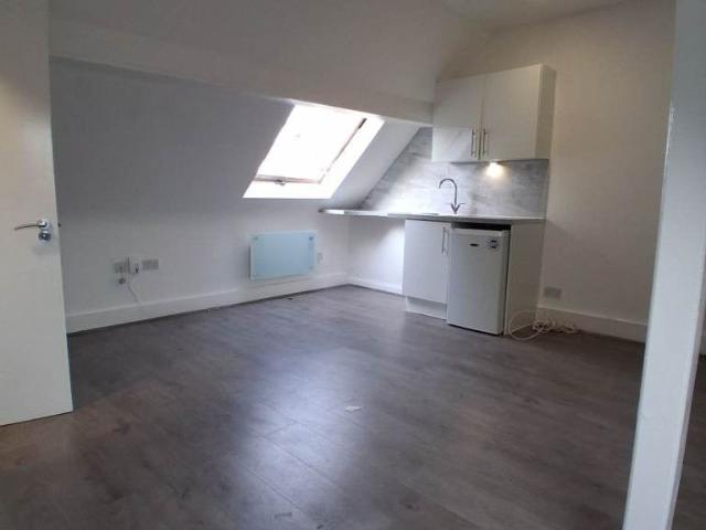 Flat for rent in London Borough of Lewisham, Greater London