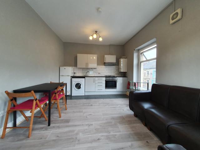 Flat for rent in Plasnewydd, Falcon Lodge