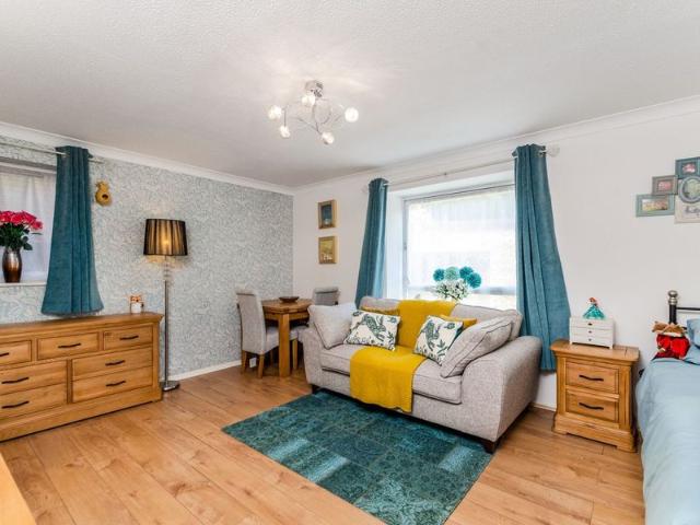 Flat for rent in Meadvale, Red Hill