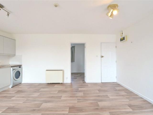 Flat for rent in Upton Park, Greater London