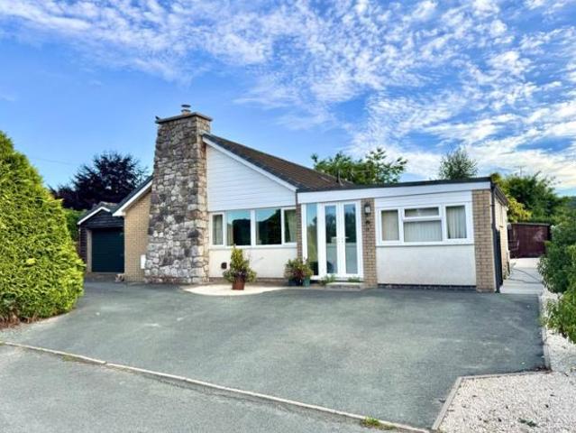 Flat for rent in Guilsfield