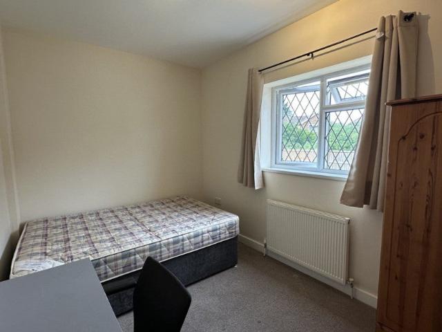 Flat for rent in Onslow Village, Guildford