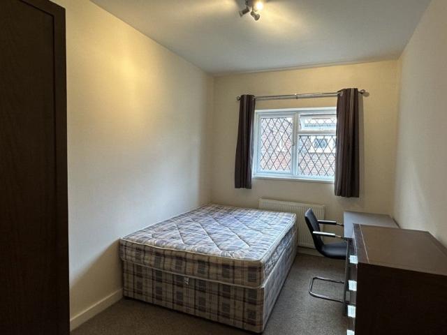 Flat for rent in Onslow Village, Guildford