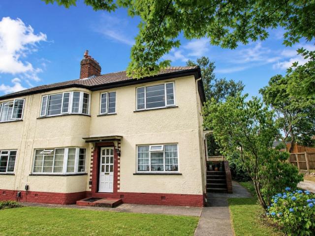 Flat for rent in Lawnswood, Leeds