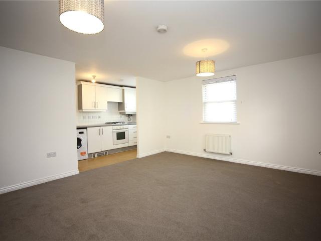 Flat for rent in Oakley, Golden Valley